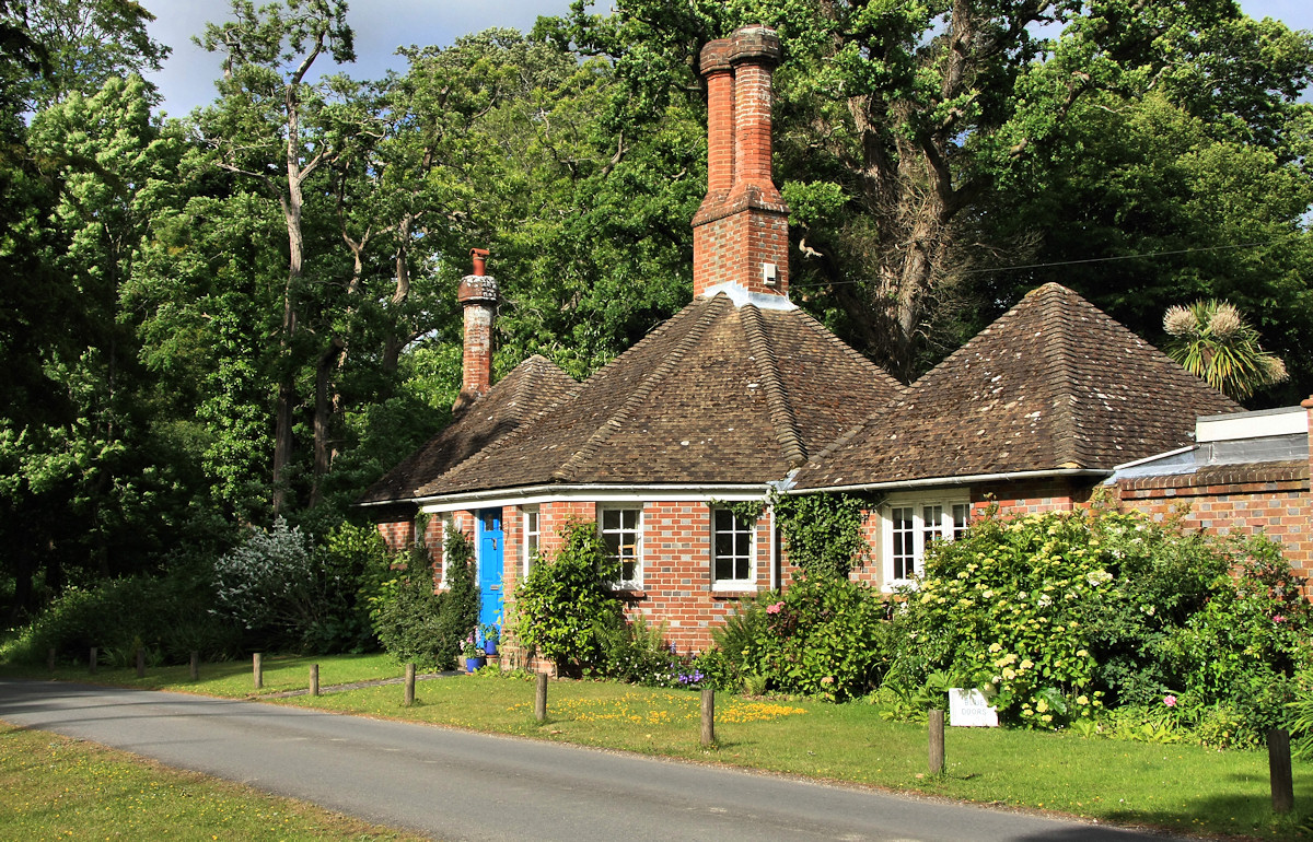 ashburnham_gatehouse