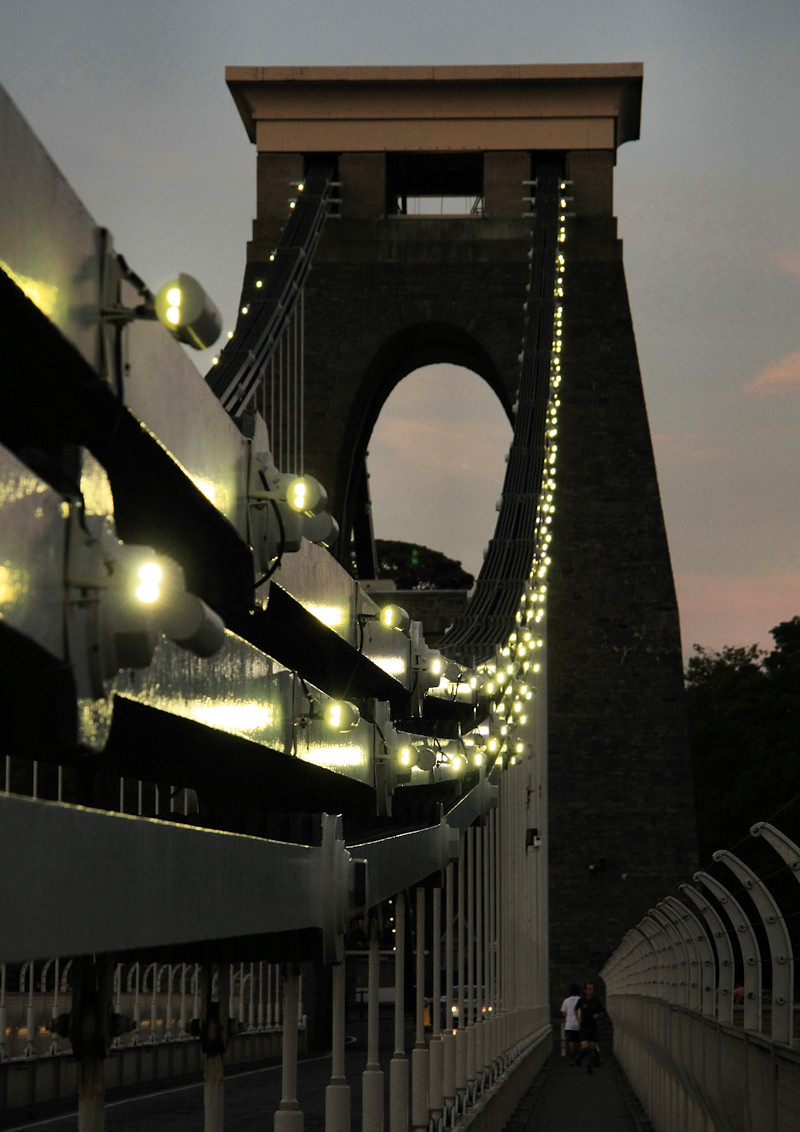 cliftonsuspension_evening_chainlights